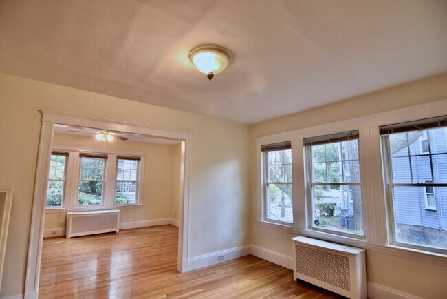Building Photo - 9 Castlerock St