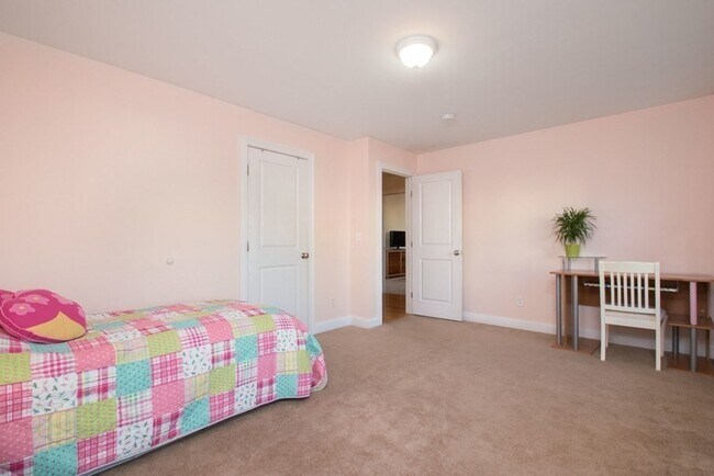 Building Photo - 15 Cider Ml Ln