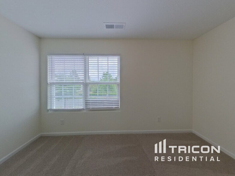 Building Photo - 2729 Yurman Rd
