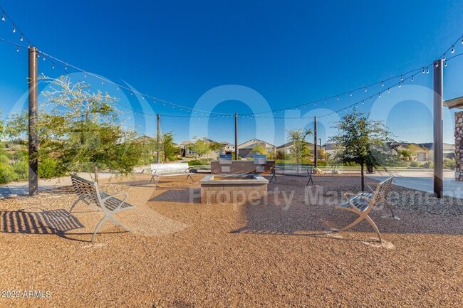 Building Photo - 1829 E Saguaro Park Ln