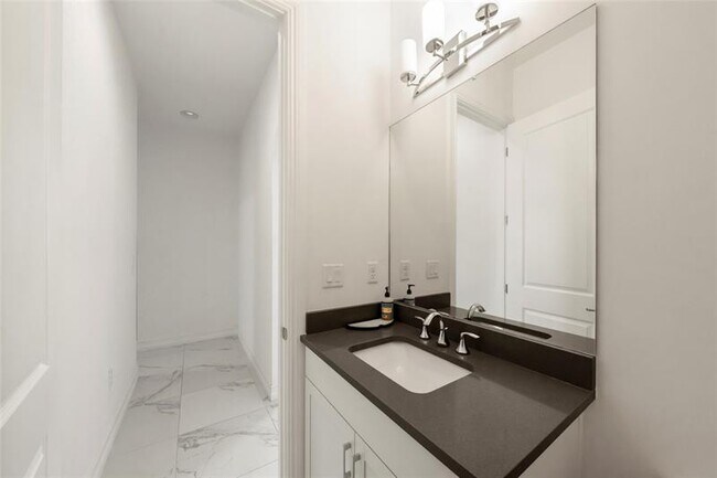 Building Photo - 11843 SW 13th Ct