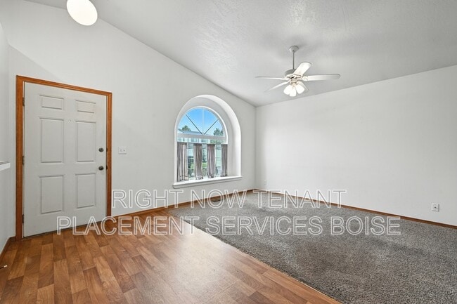 Building Photo - 5827 Orchid Wy S