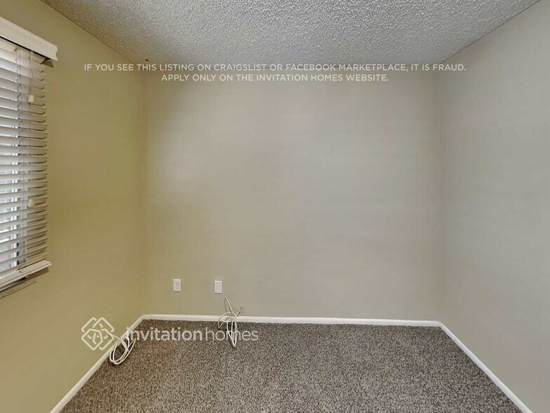 Building Photo - 3821 W Altadena Ave