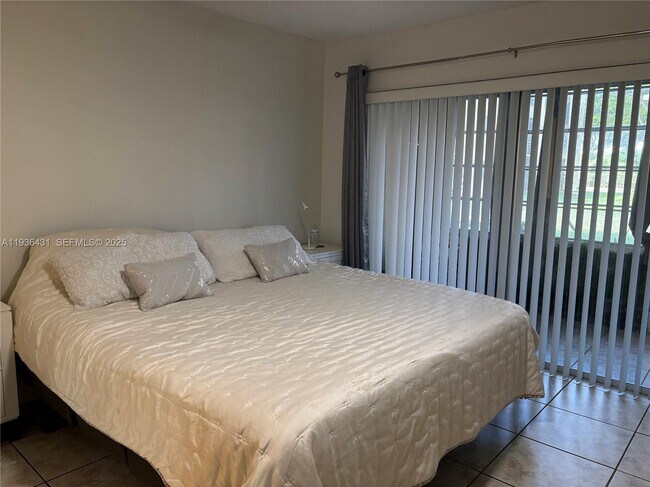 Building Photo - 351 Cambridge Rd