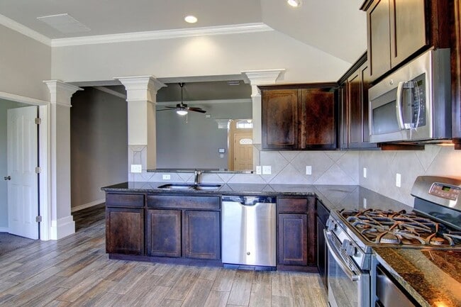 Building Photo - 3021 Cantabria St