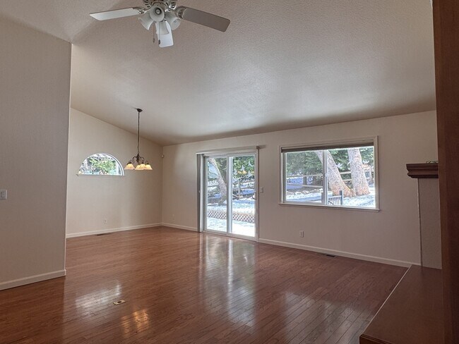 Building Photo - 124 Success Mine Loop