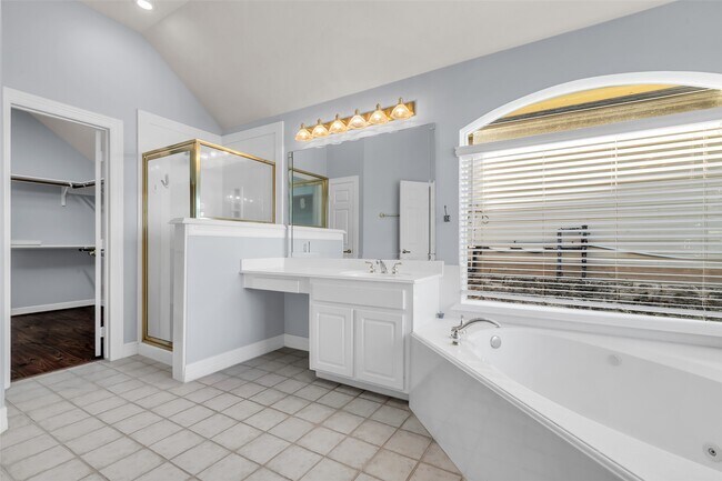 Building Photo - 35 W Pines Dr