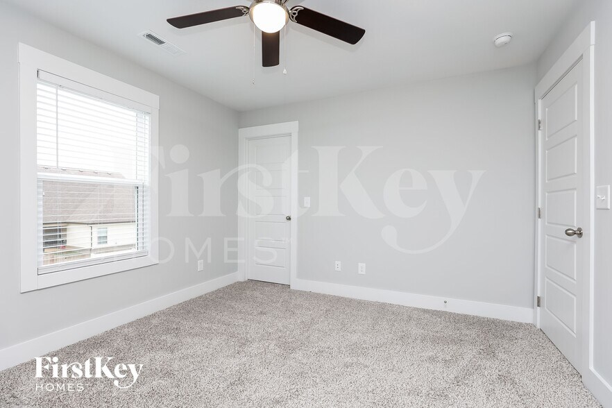 Building Photo - 1413 Kingbird Dr