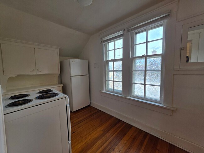 Building Photo - 1715 Marshall St