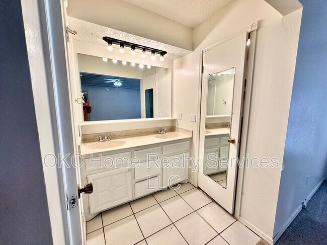 Building Photo - 9817 Grimsbey Ct