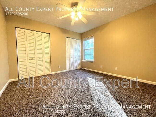 Building Photo - 520 Lazy River Ln