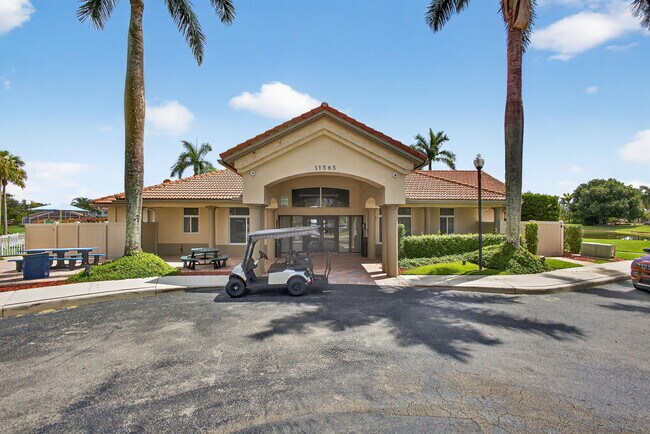 Building Photo - 3738 Old Lighthouse Cir