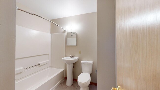 Building Photo - Affordable 1 Bedroom Duplex with W/D in unit