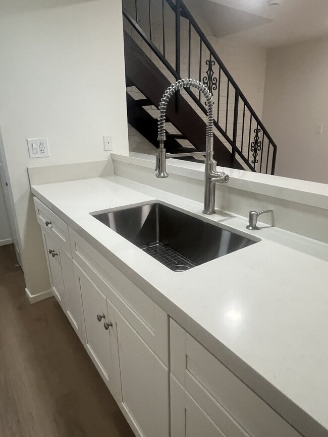 Building Photo - Charming 2-Bedroom Condo with Elegant Upgrades