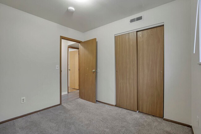 Building Photo - 2460-2462 Hiawatha St