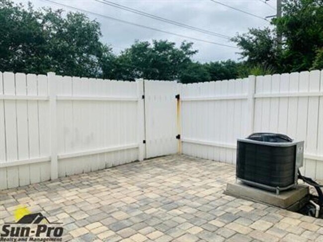 Building Photo - 480 Reed Canal Rd