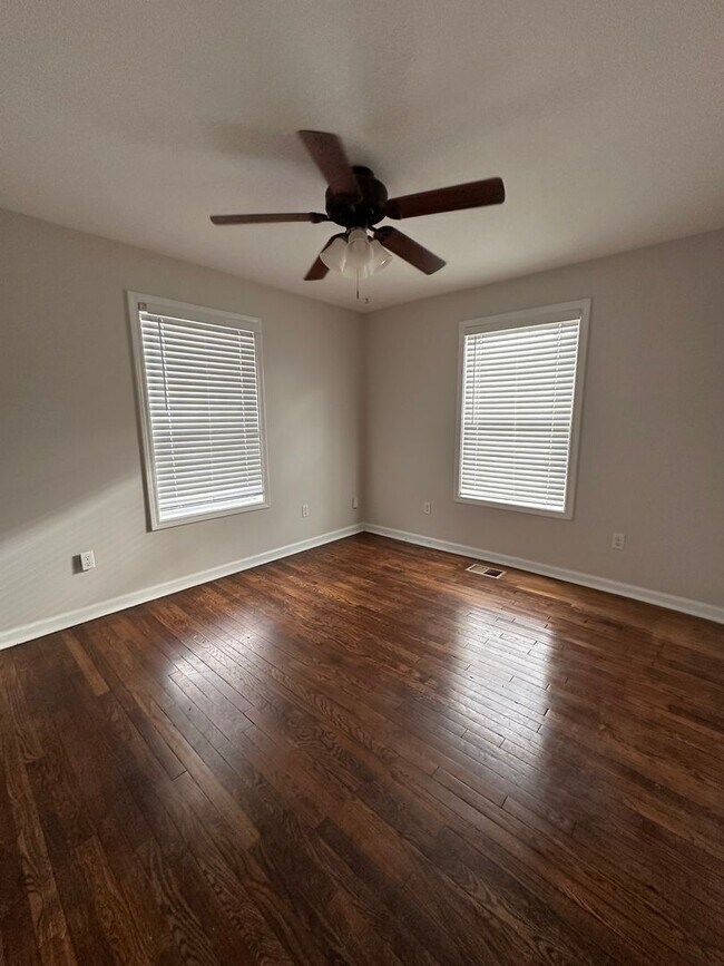 Building Photo - Cozy 2 Bed/1 Bath Single Family Home in Ea...