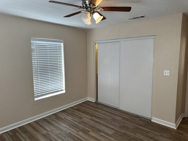 Building Photo - Modesto 3 Bedroom 2 Bathroom Home