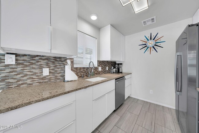 Building Photo - 6221 N 13th Pl