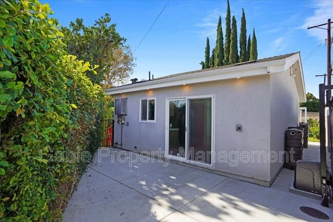 Building Photo - 9428 1/2 Crebs Ave