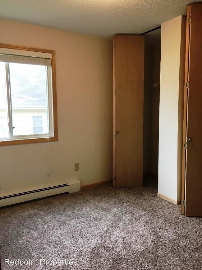 Building Photo - 902 15th St N