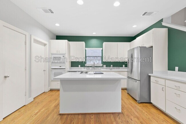 Building Photo - 1604 Reinerman St
