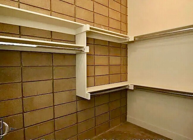 Building Photo - Beautiful home located just off of Cherry ...