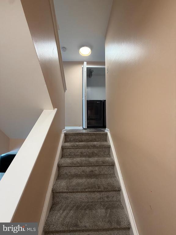 Building Photo - 400 Barclay Walk