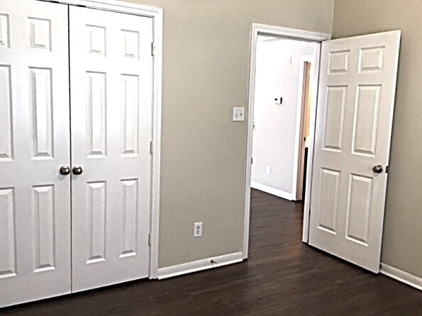 Building Photo - 9435 Spring Miller Dr
