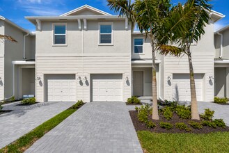 Building Photo - Modern Townhome @ Veranda Landing