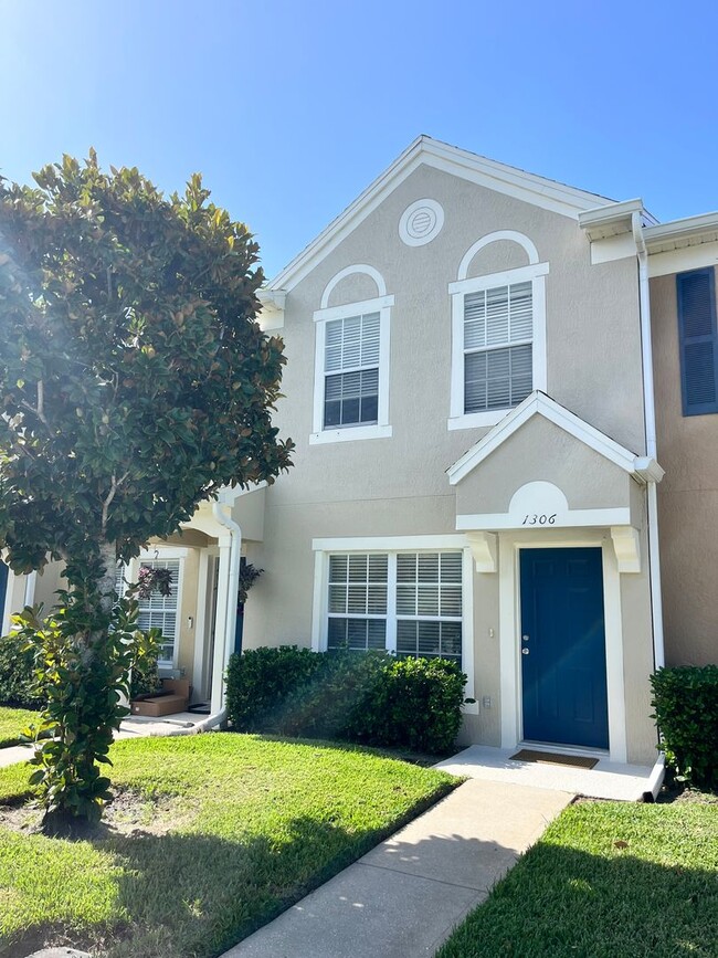 Building Photo - 1306 Hampton Park Ln