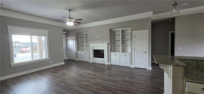 Building Photo - 902 Sugar Lf St