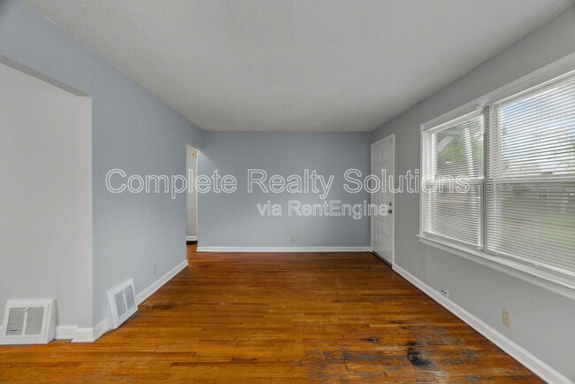 Building Photo - 7563 Haywood Dr