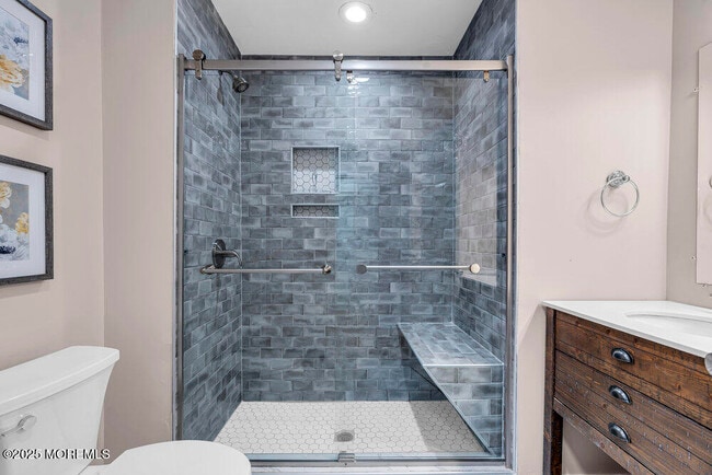 Building Photo - 18 Cotswold Cir
