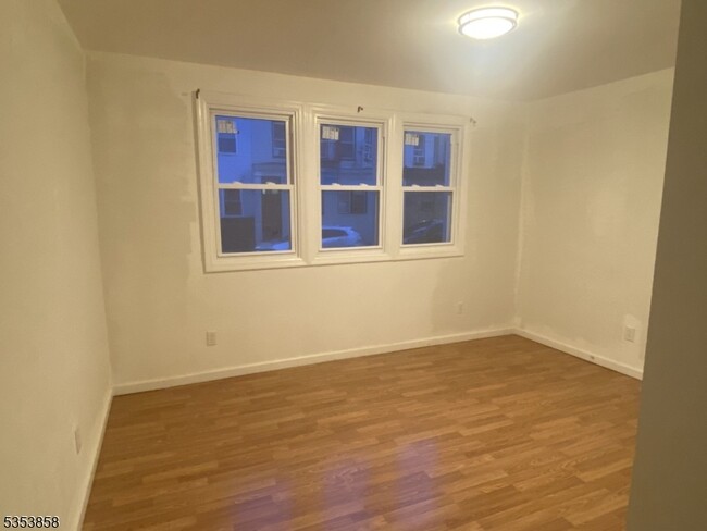 Building Photo - 83 4th St