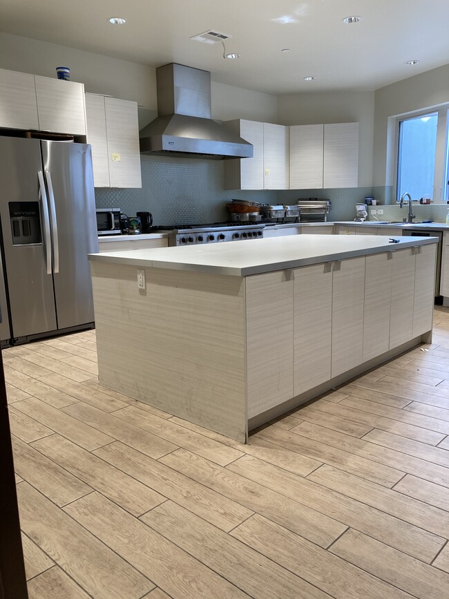 kitchen - 611 Gayley Ave