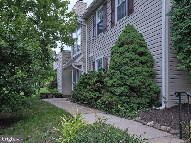 Building Photo - 51 Meadow Ln