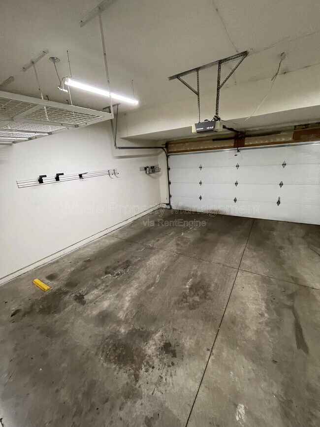 Building Photo - 2737 W Greens Dr