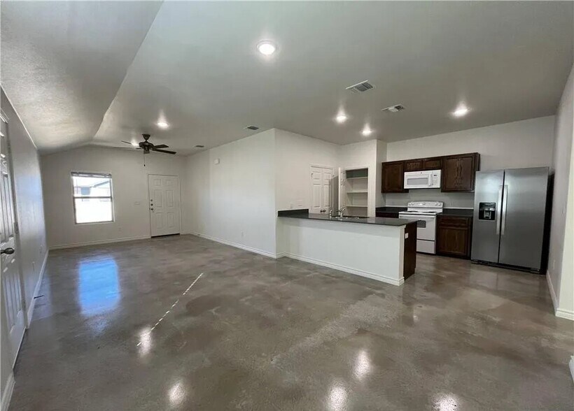 Building Photo - 2316 Alterman Dr