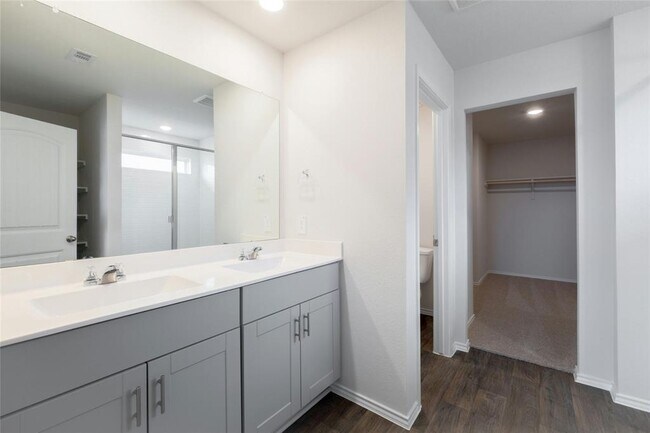 Building Photo - 314 N Richland Dr