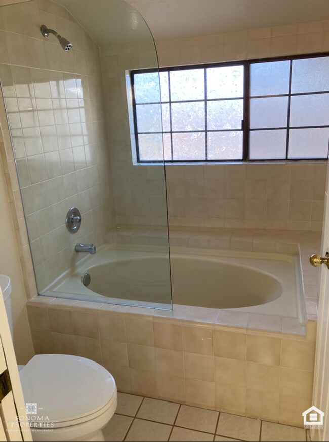 Building Photo - 3 Bedroom, 2.5 Bathroom Townhouse, Located...