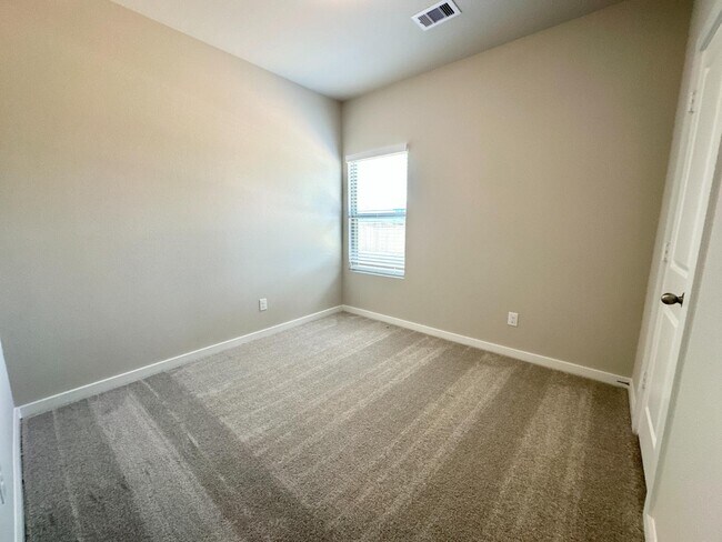 Building Photo - 12164 Ridge Top Dr