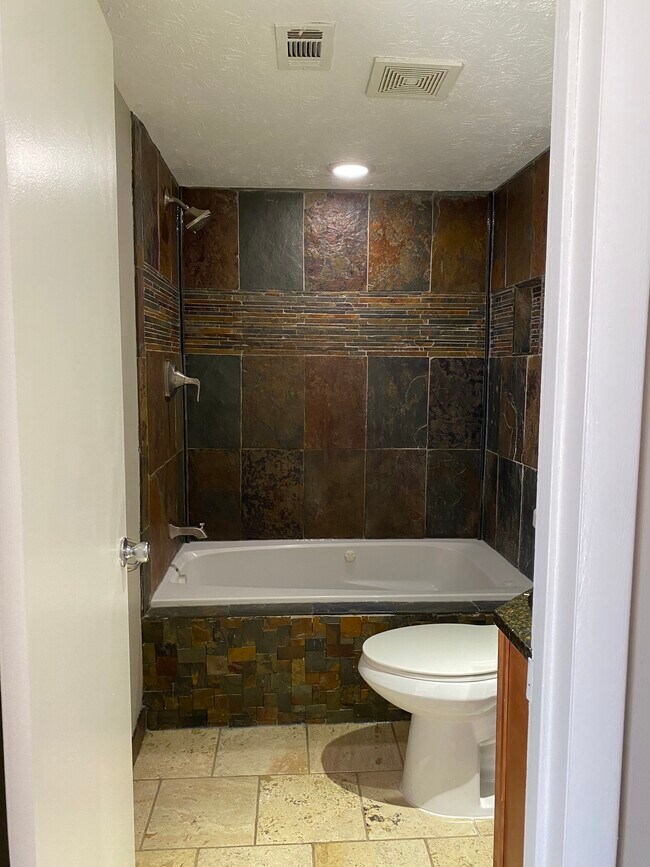 MB Bathroom Jacuzzi - 7925 Mandan Rd