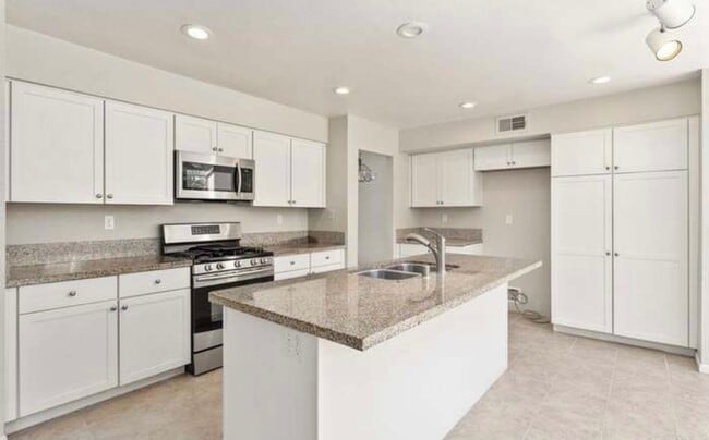 Building Photo - ***COMING SOON*** MOVE IN on 7/20**Desirab...