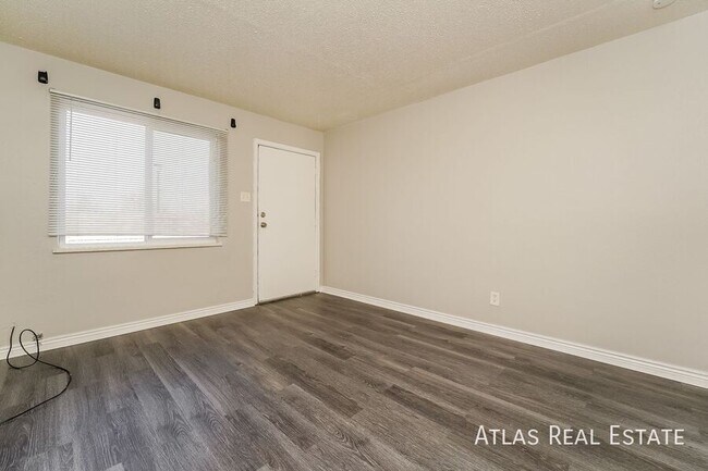 Building Photo - Price reduced! Cozy one-bedroom, one-bath ...