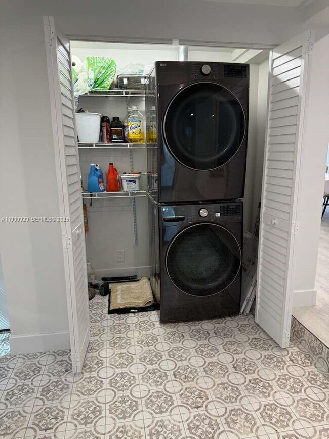 Building Photo - 2227 Roosevelt St