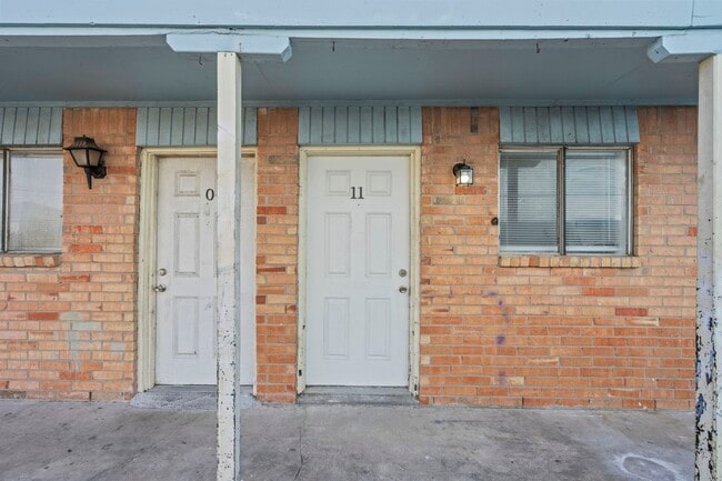 Building Photo - 911 Avenue K