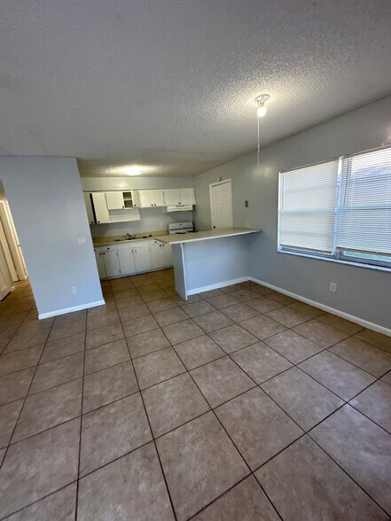 Building Photo - 712 Eaverson St