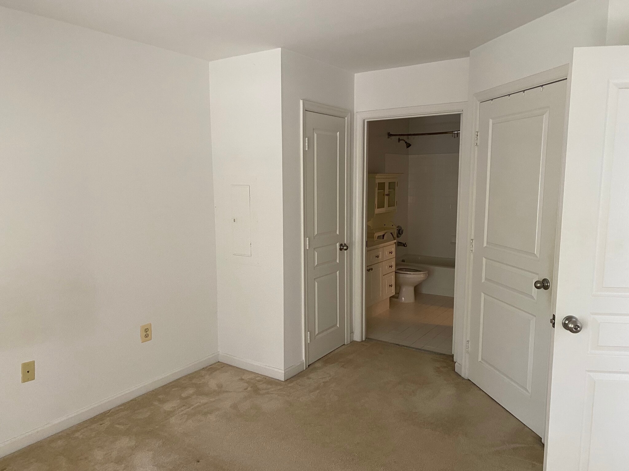 Building Photo - 5563 Seminary Rd