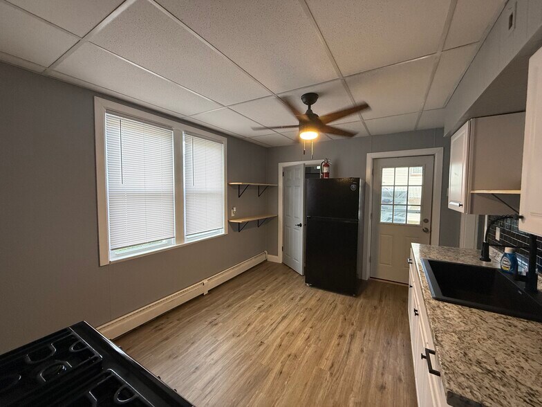 Kitchen - 97 Elk St